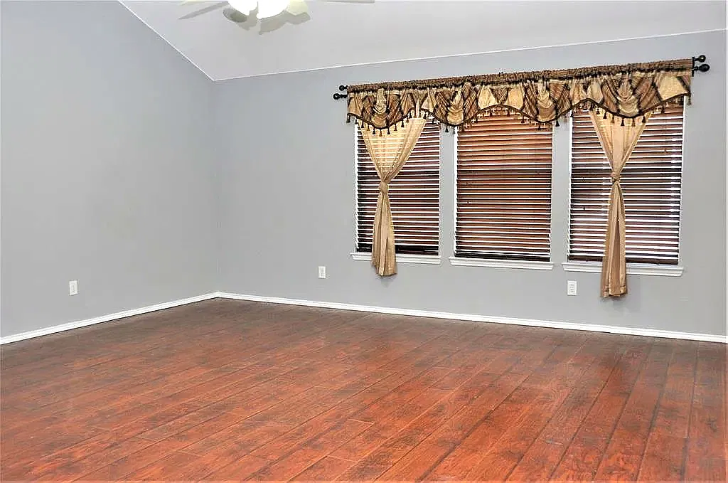 3 bed, 1609 sqft, $1,900 — Photo 2