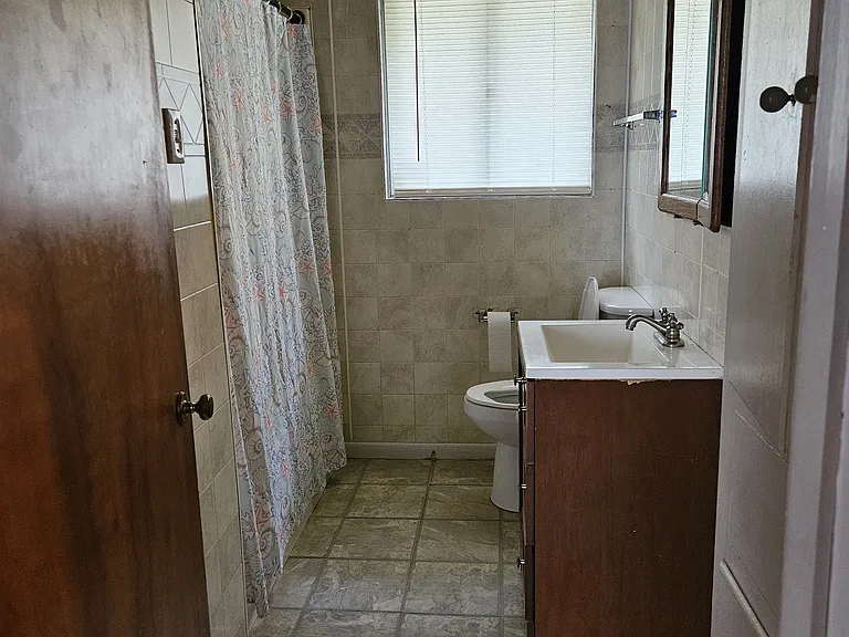 Ivy Ln — Photo 3