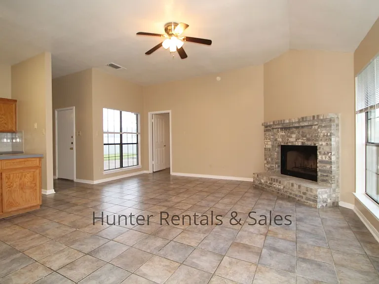 1012 Windy Hill Rd — Photo 5