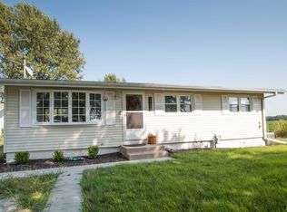 2008 15th St, Viola, IL 61486