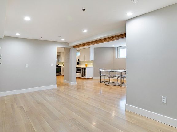 4th image of 1899 Green St APT 1