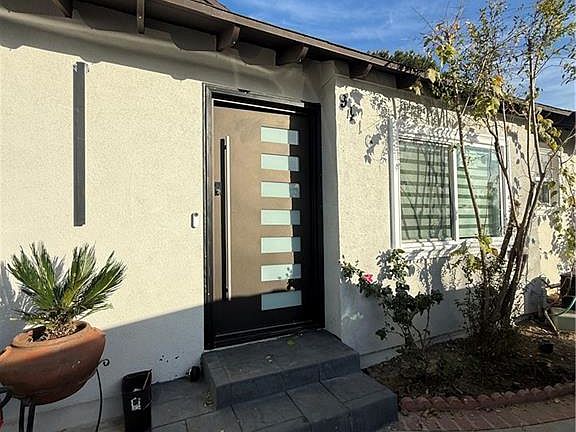 4th image of 9416 Yolanda Ave