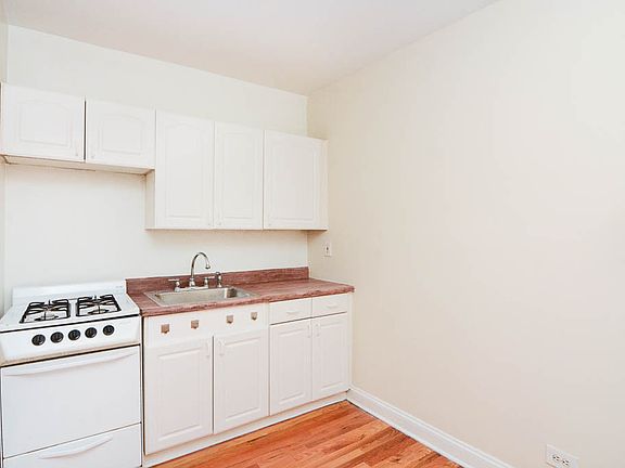 3rd image of 540 W Wellington Ave #109
