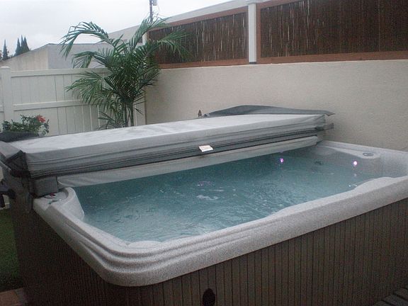 Six Person 400 gallon spa