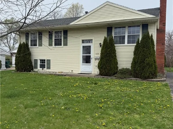 1206 Burket Dr, New Carlisle, OH 45344