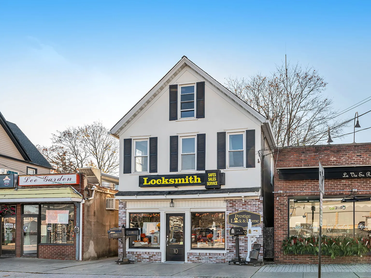 2 bed, $2,400 — Photo 2