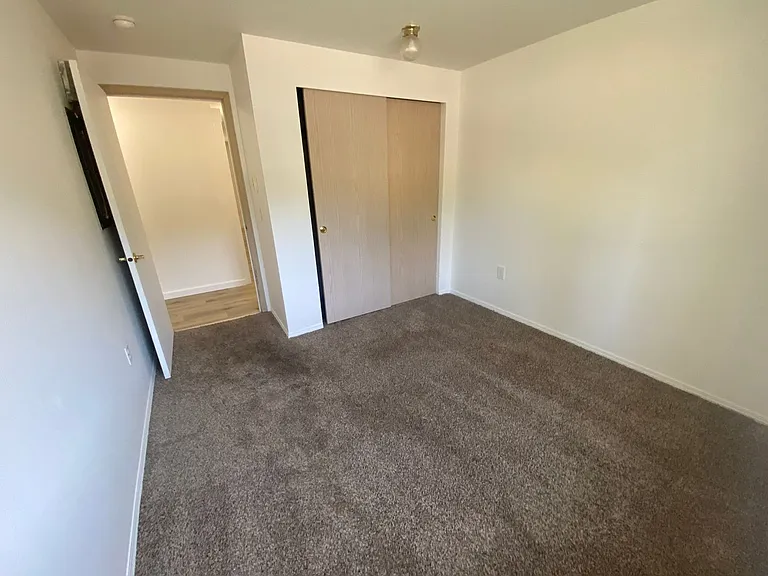 445 Carter Ave — Photo 17