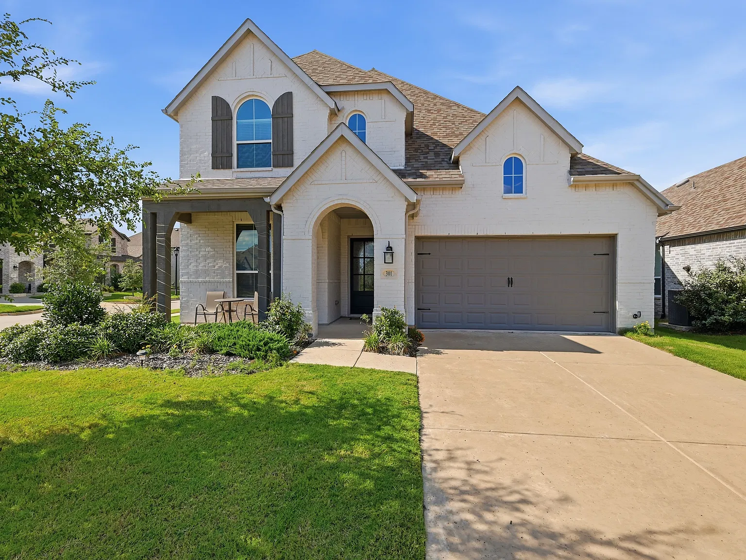 5 bed, 3210 sqft, $3,200 — Photo 1