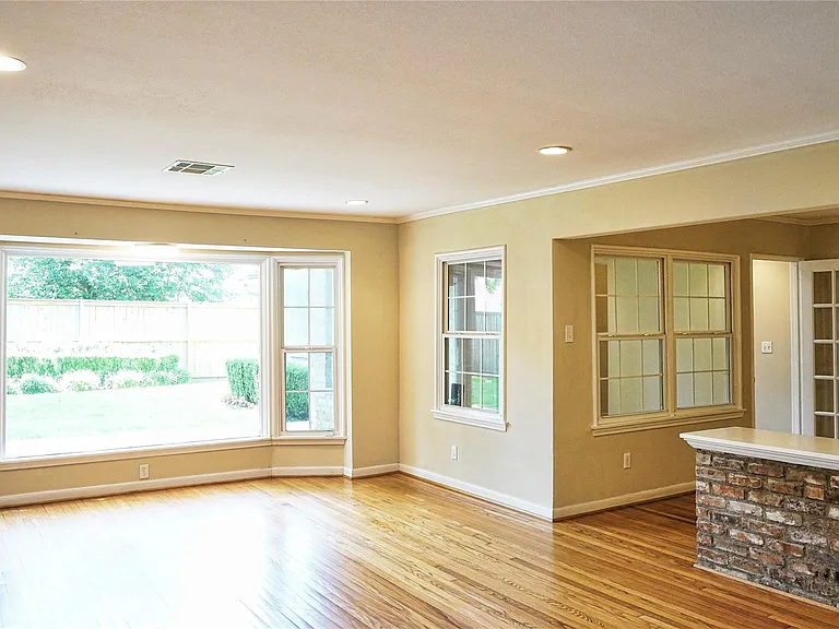 2047 McClendon St — Photo 3