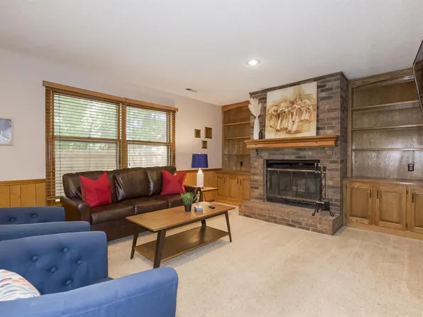 14718 S Navaho Dr, Olathe, KS 66062