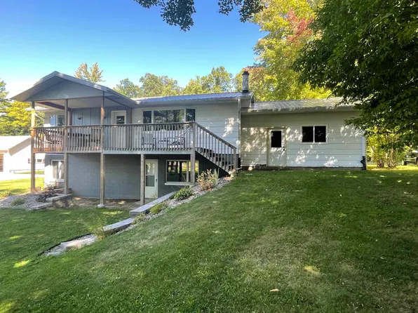 W6581 Homewood Ave, Shawano, WI 54166