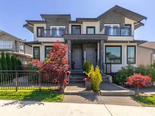 215 E 22nd St, North Vancouver, BC V7L 4L5