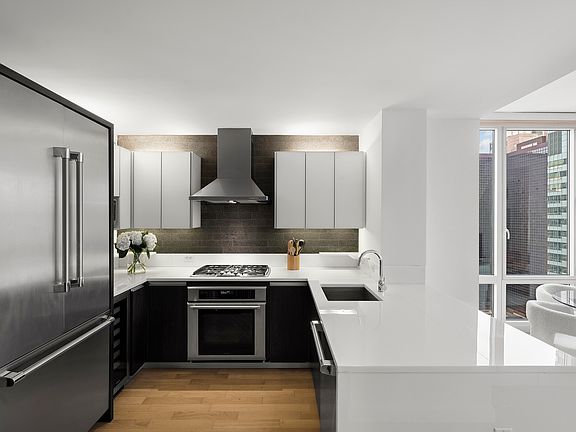 5th image of 247 W 46th St #3505