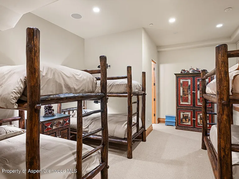 691 Pfister Dr — Photo 60