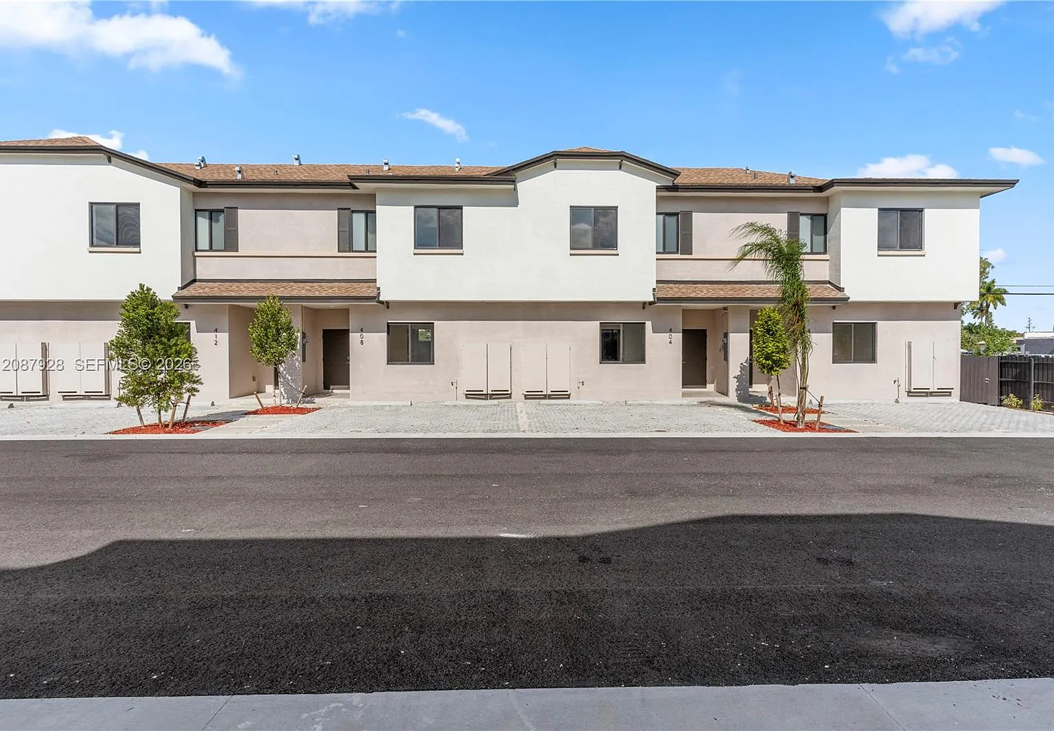 4 bed, 3.0 bath, $3,000 — Photo 1