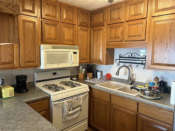 4th image of 601 E Reynolds St
