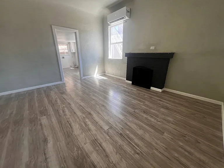 319 E St — Photo 3