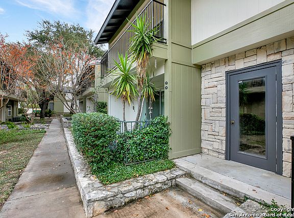 3rd image of 100 Lorenz Rd APT 206