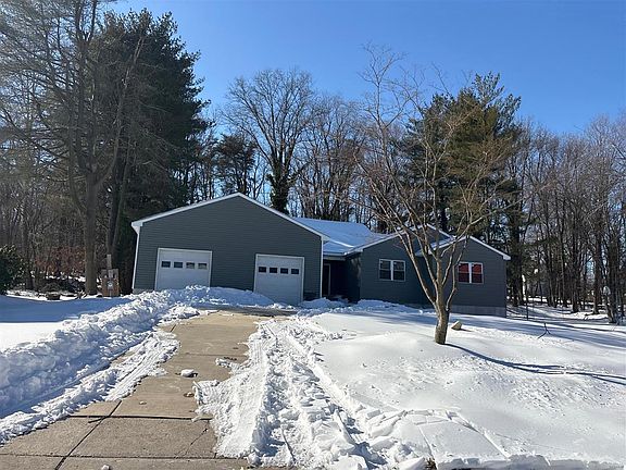 5th image of 308 Quaker Rd