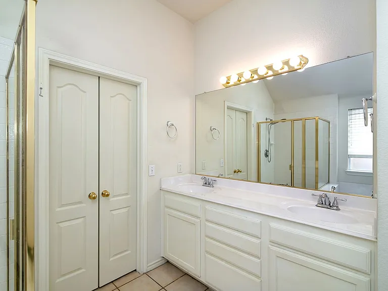 1621 Oak Brook Ln — Photo 21