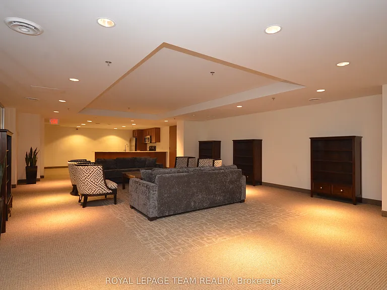 242 Rideau St #404 — Photo 39