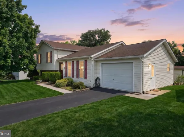 10 Scenic Dr, Hanover, PA 17331