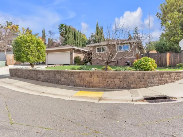 7825 Palmyra Dr, Fair Oaks, CA 95628