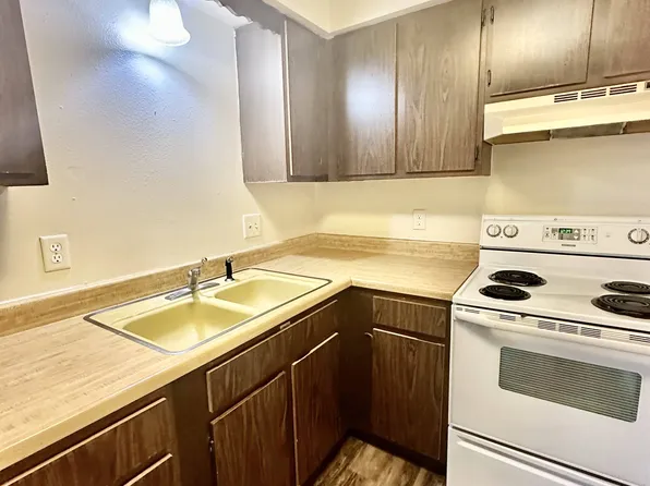 206 N Madison St #3, Prairie City, IA 50228