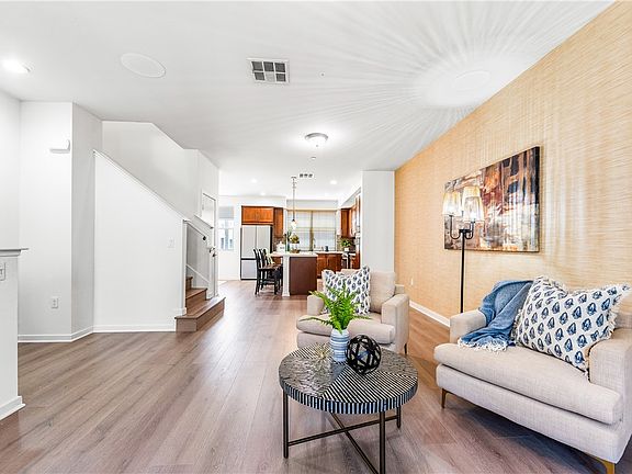 4th image of 664 Colorado Cir