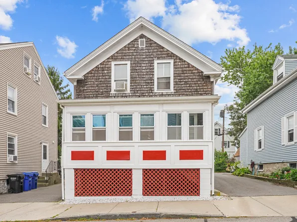 12 Hammond St, Newport, RI 02840