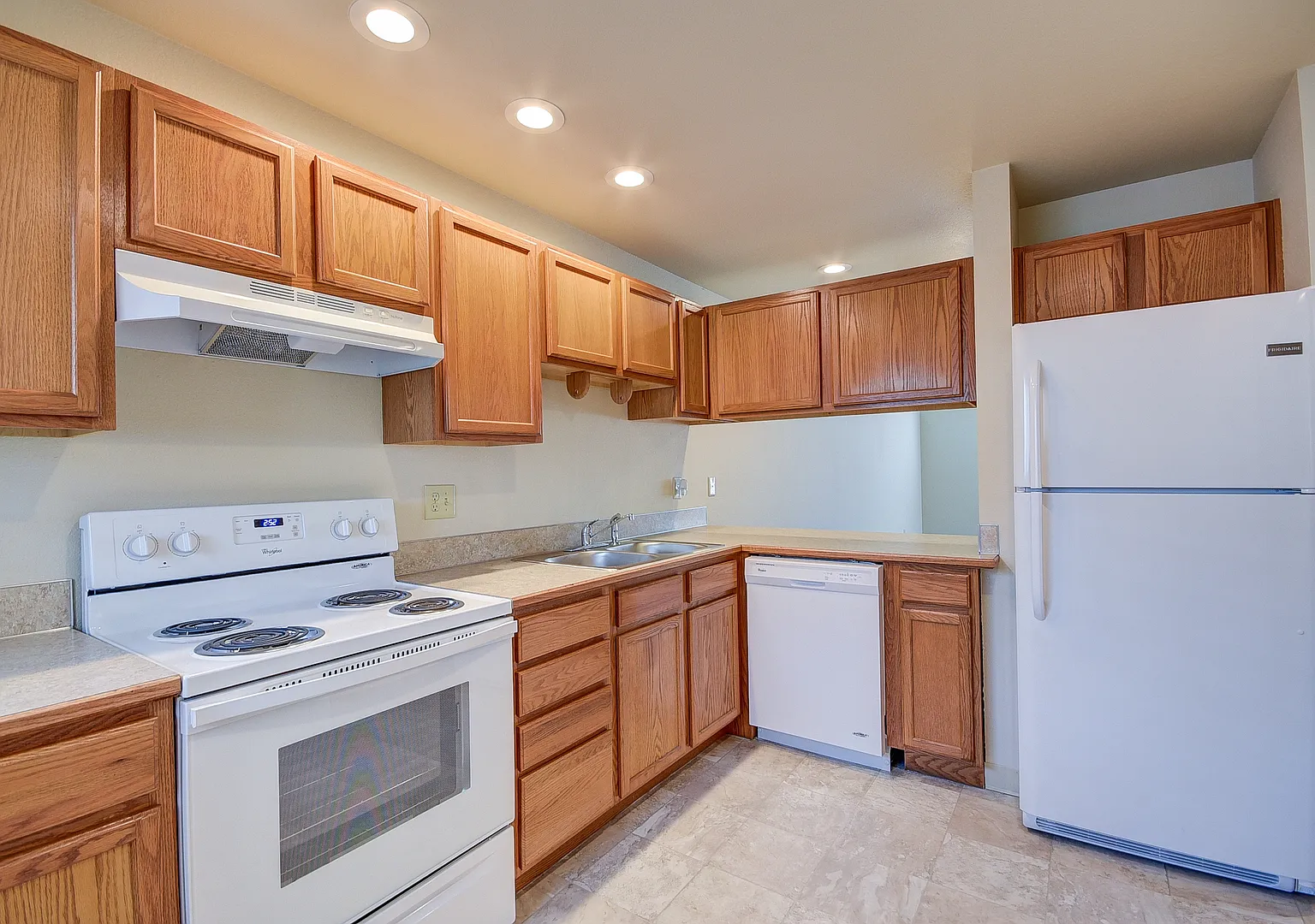 M0832 Arbor Terrace Apartments — Photo 2