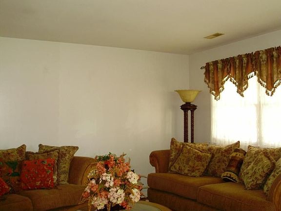 2nd image of 702 Nurney Dr