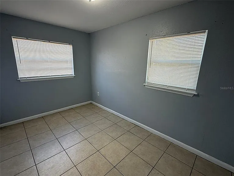933 Gibson St — Photo 9