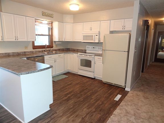 3rd image of 117 Circle Dr