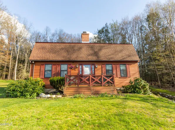 213 Devonshire Dr, Cheshire, MA 01225