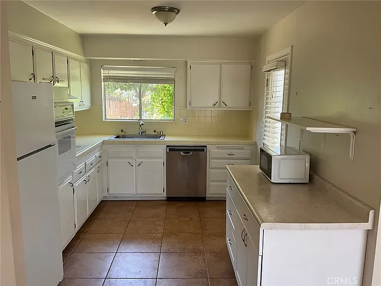 25887 Coombe Hill Dr — Photo 6