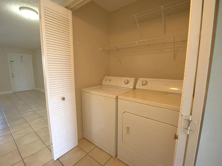 1523 Meadows Cir W — Photo 7