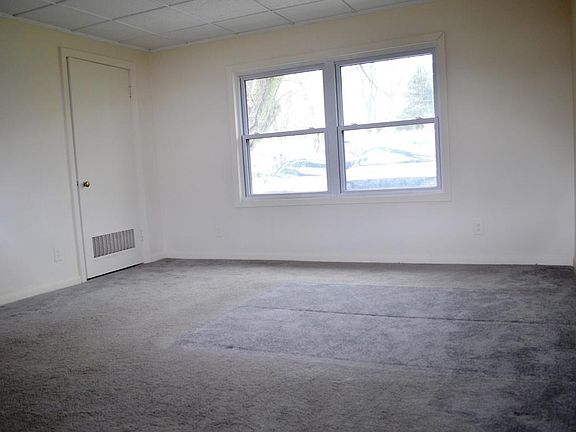 5th image of 209 Hunter Dr