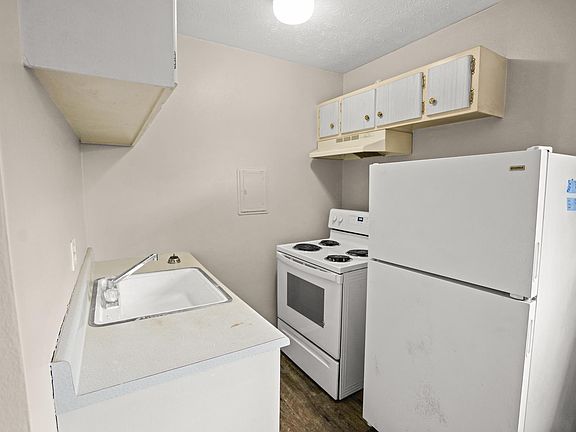 4th image of 1954 Lexington Ave #9