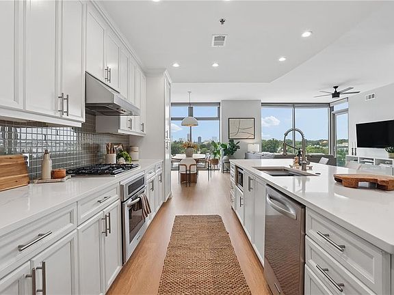 2nd image of 270 17th St NW Unit 909