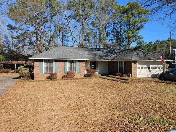 1300 Logan Ln, Sylacauga, AL 35150