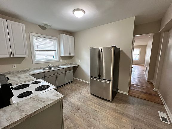 2nd image of 3827-3827 E Washington St