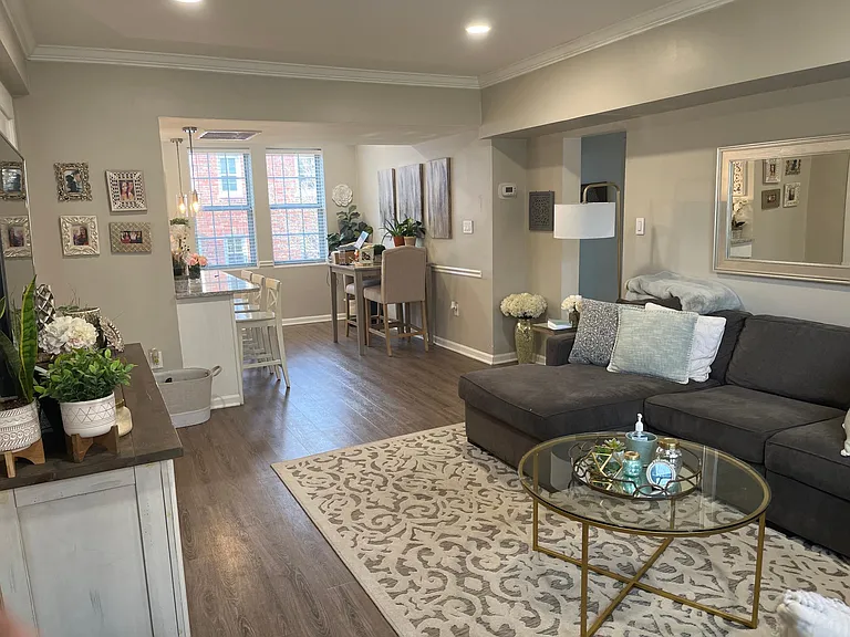 1812 N Queens Ln #217 — Photo 17