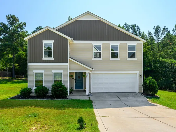 321 New Castle Ln, Spring Lake, NC 28390