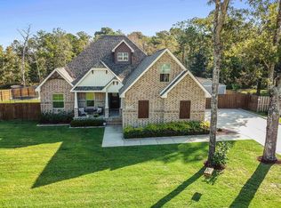 6100 Olde Magnolia Dr, Ocean Springs, MS 39564