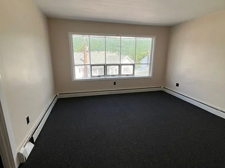 63 W Railroad St #B — Photo 10