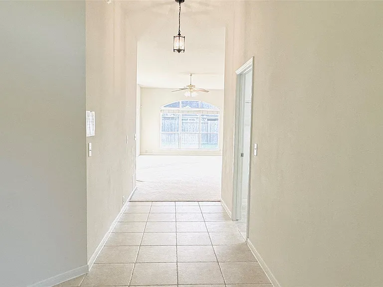 20023 Castlegreen Dr — Photo 2