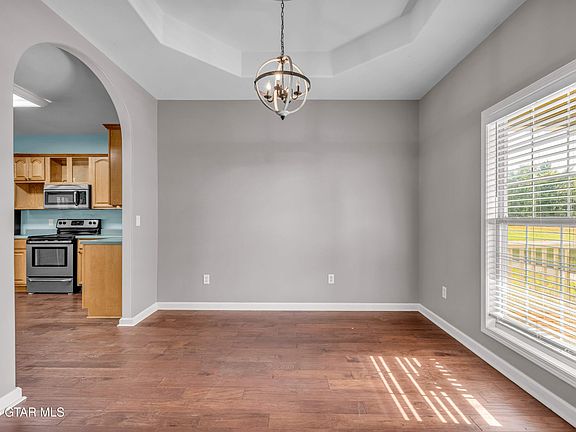 5th image of 135 Kelsey Ln