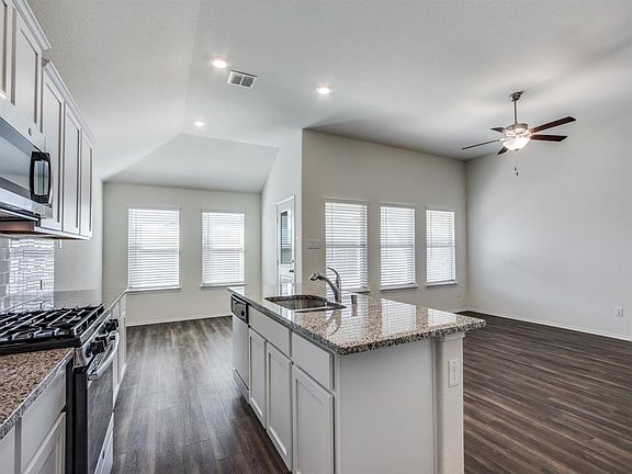 3rd image of 2420 Larimar Dr