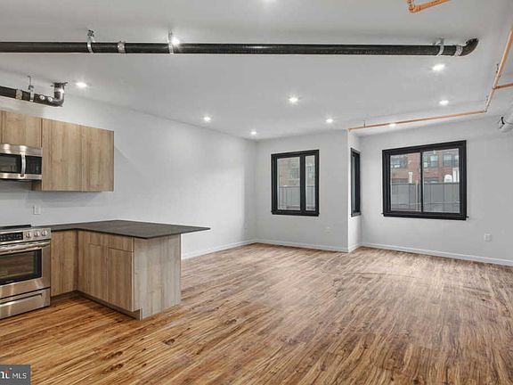 3rd image of 1231 Wood St #20S